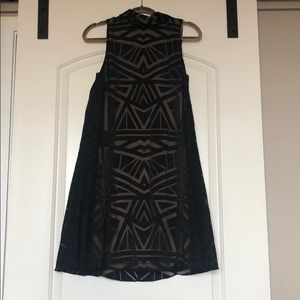 Vince Camuto Sleeveless cowlneck Art-deco dress